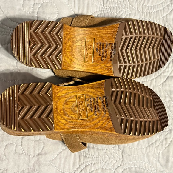 Clogs - Picture 2 of 4